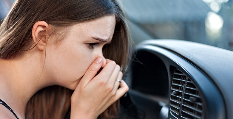 Klimaanlage stinkt im Auto: Ursachen & Lösung